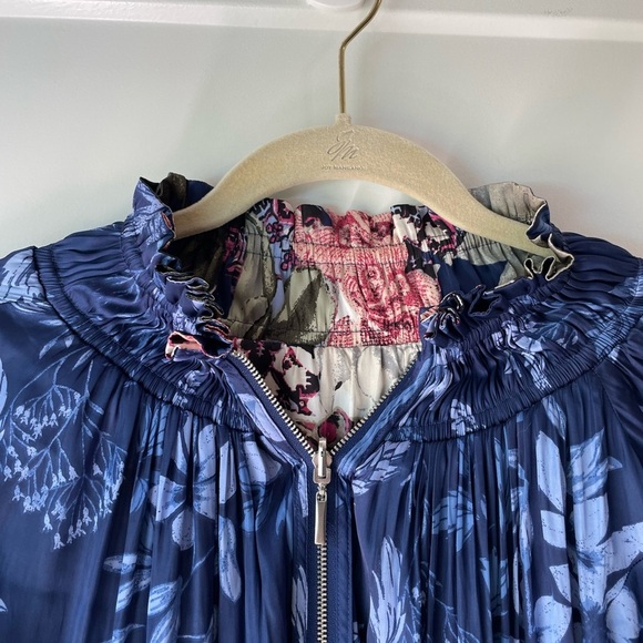 Chico’s Reversible Double Sided Satin Floral Jacket Size 2 - Picture 6 of 8